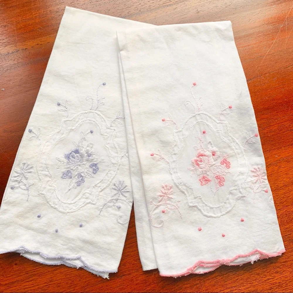 VINTAGE Cotton Fingertip Towels Embroidery - set of 2